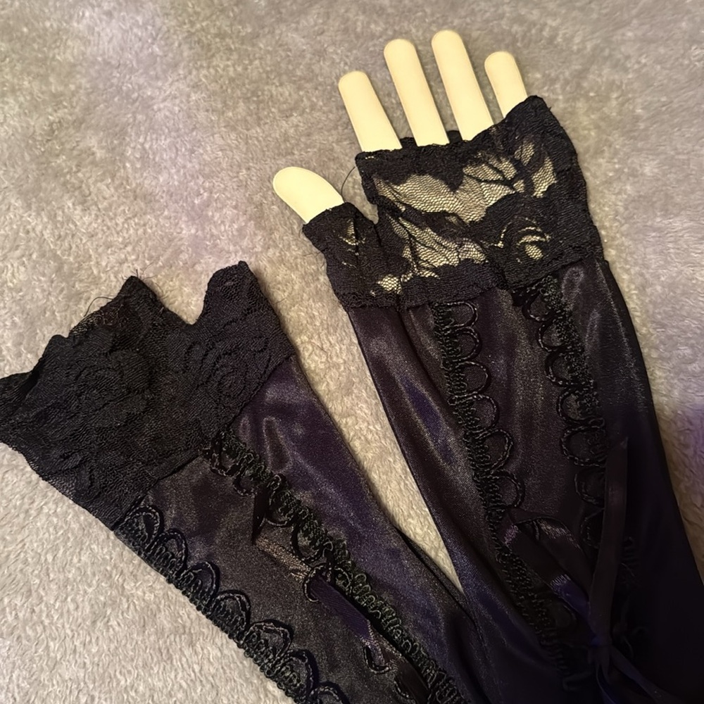Elegant Black ladys elbow gloves